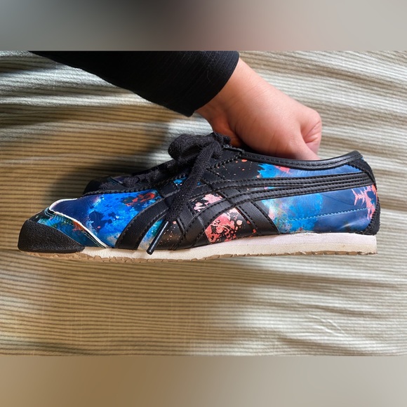 Asics Onitsuka Tiger Shoes - Picture 2 of 8